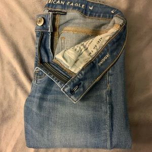 Light wash mid rise jeans!